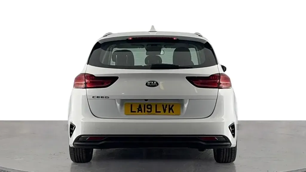 Used Kia Ceed 2019 White Hatchback