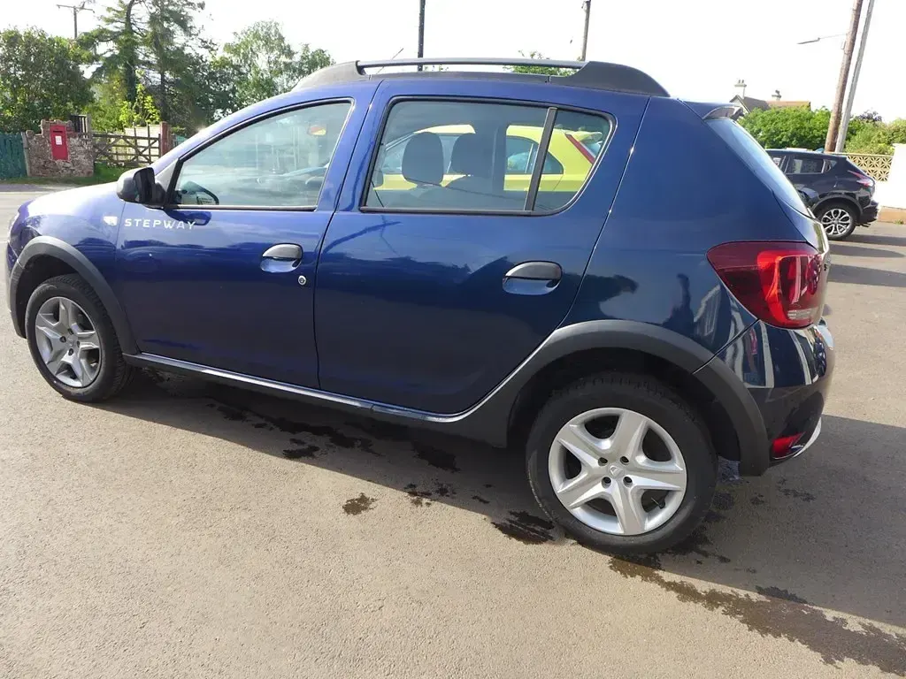 Used Dacia Sandero Comfort 90 HP (66 kW) 2018 Blue Hatchback