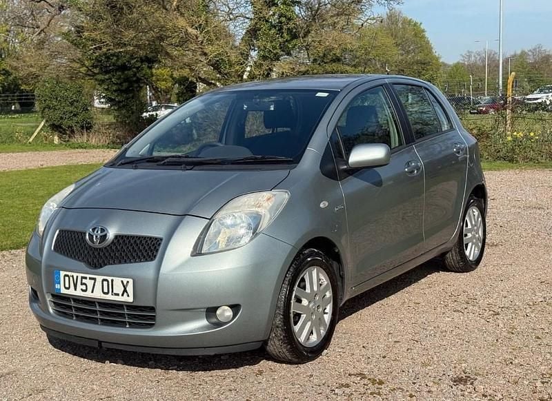 Silver Used 2007 Toyota Yaris Hatchback | £1,995 (Fair price) - Image 1/4