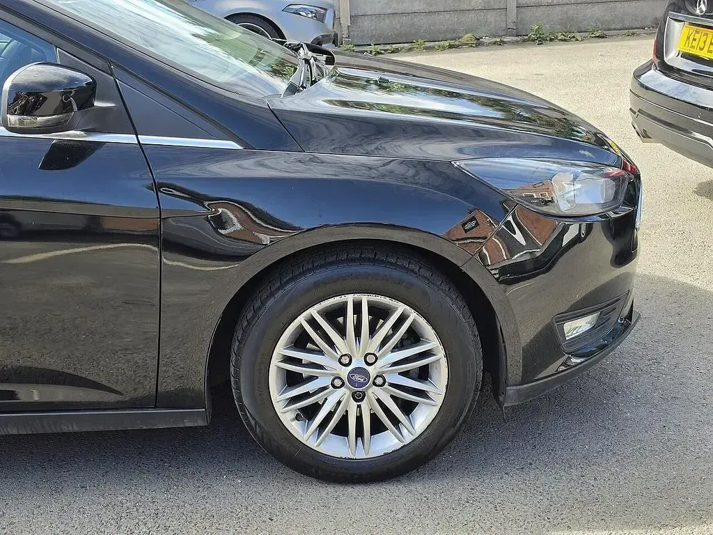 Used Ford Focus Zetec 125 HP (91 kW) 2018 Black Hatchback