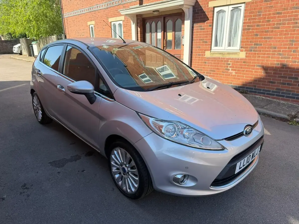 Used Ford Fiesta Titanium 2010 Silver Hatchback