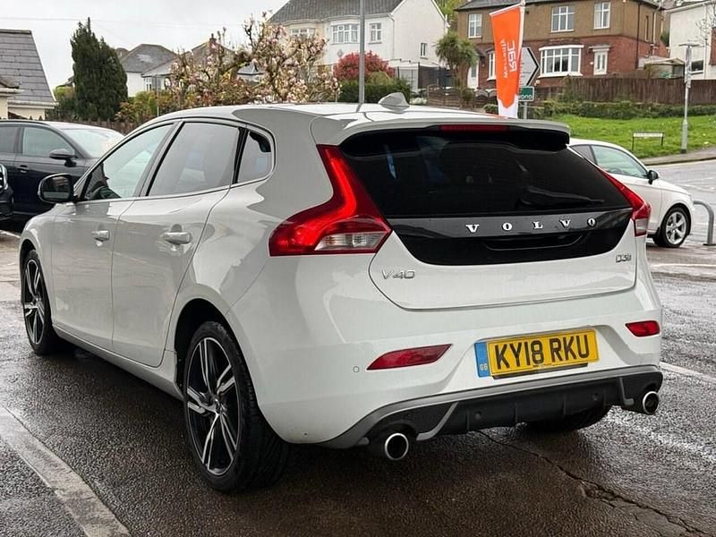 Used Volvo V40 R-Design Pro 2018 White Hatchback