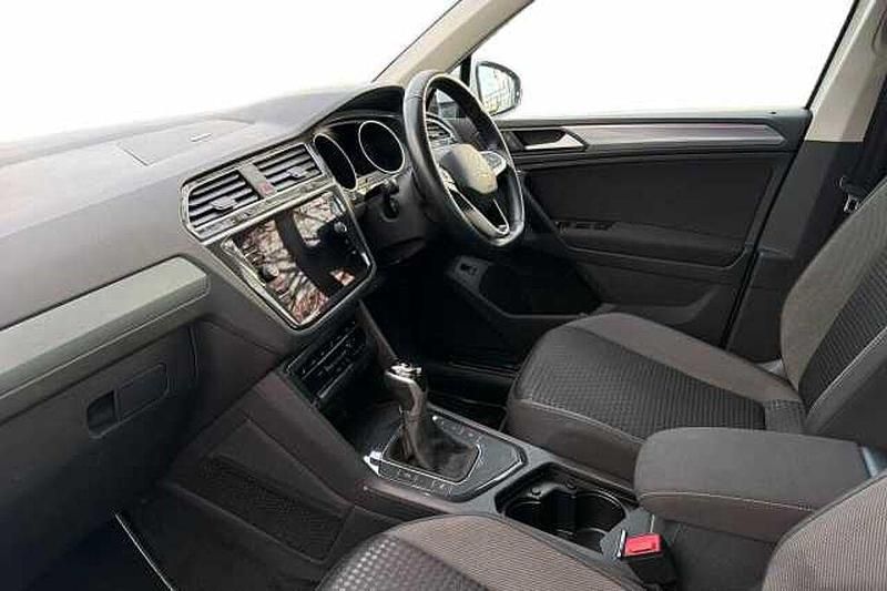 Used VW Tiguan Active 150 HP (110 kW) 2021 White SUV