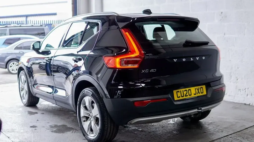 Used Volvo XC40 Momentum 190 HP (139 kW) 2020 Black SUV