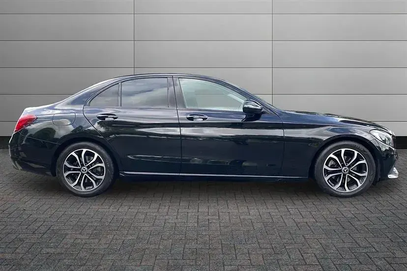 Used Mercedes C200 136 HP (100 kW) 2018 Black Sedan