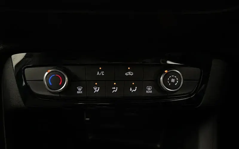 Used Vauxhall Corsa Edition 101 HP (74 kW) 2022 Orange Hatchback