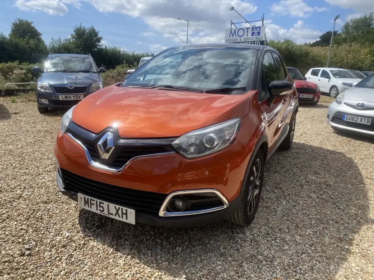 Used Renault Captur Dynamique 90 HP (66 kW) 2015 Orange SUV