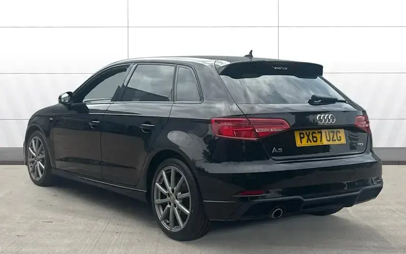 Usado Audi A3 Sportback Black Edition 116 CV (85 kW) 2018 Utilitario