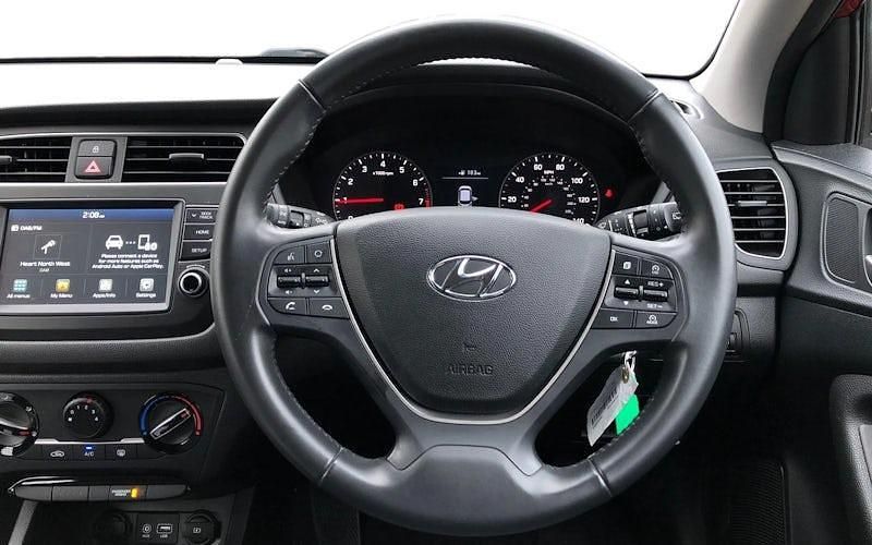 Used Hyundai i20 SE 84 HP (61 kW) 2019 Red Hatchback