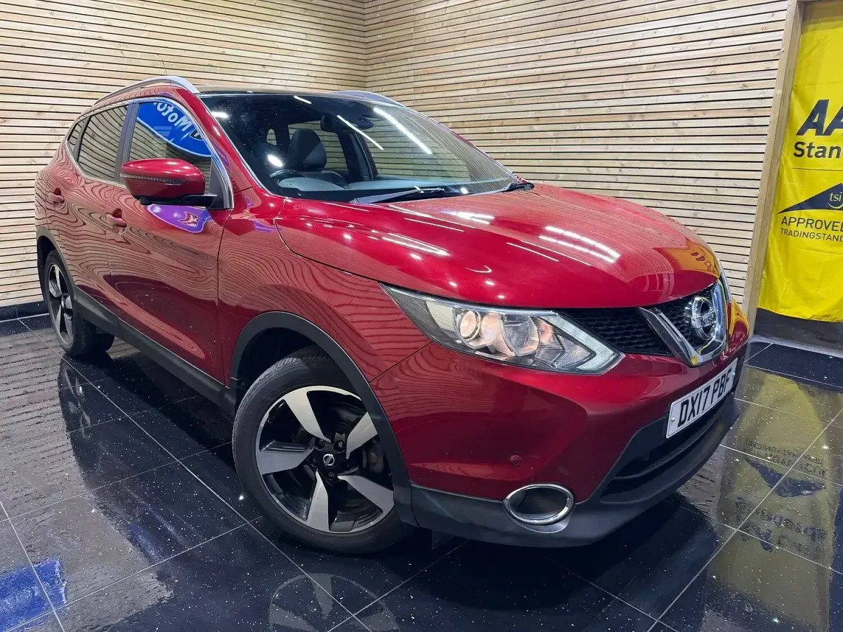 Used Nissan Qashqai N-Vision 110 HP (80 kW) 2017 Red SUV