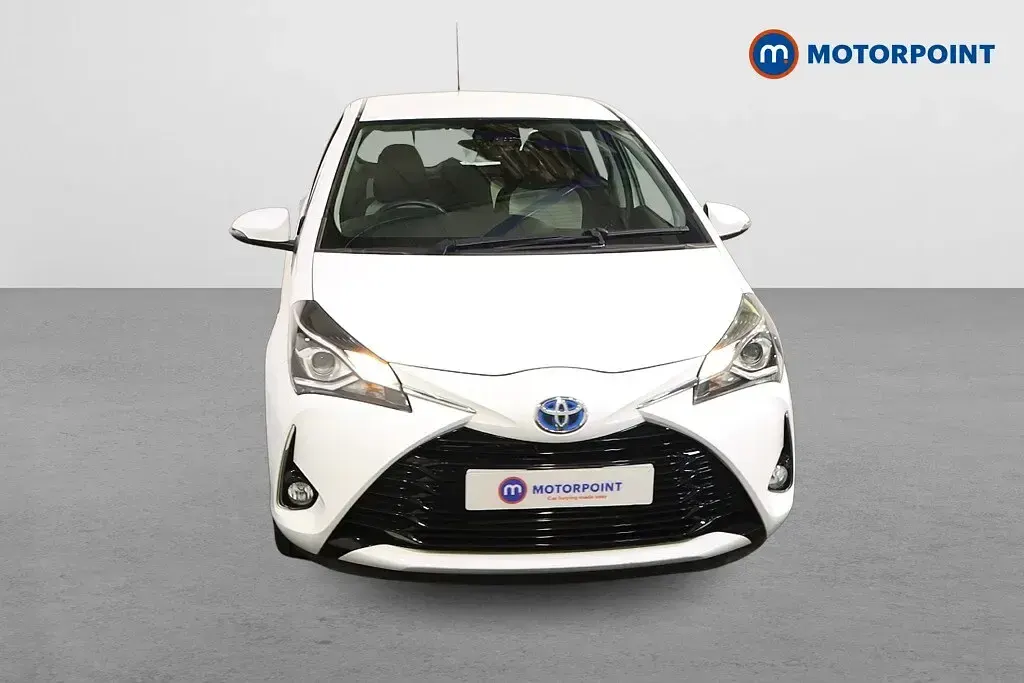 Used Toyota Yaris Hybrid 101 HP (74 kW) 2019 White Hatchback