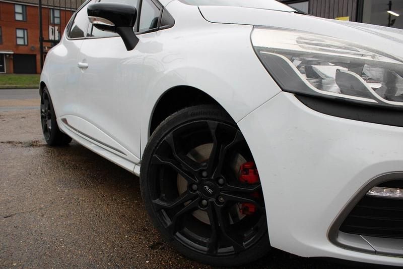 Used Renault Clio IV 200 HP (147 kW) 2016 White Hatchback