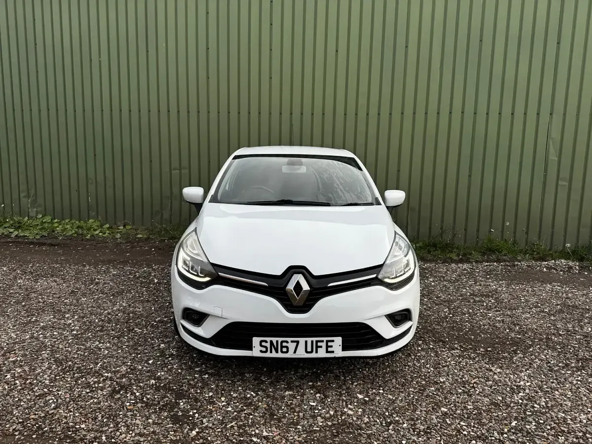 Used Renault Clio Dynamique 90 HP (66 kW) 2017 White Hatchback