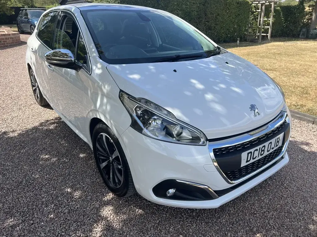 Used Peugeot 208 Allure Premium 2018 White Hatchback