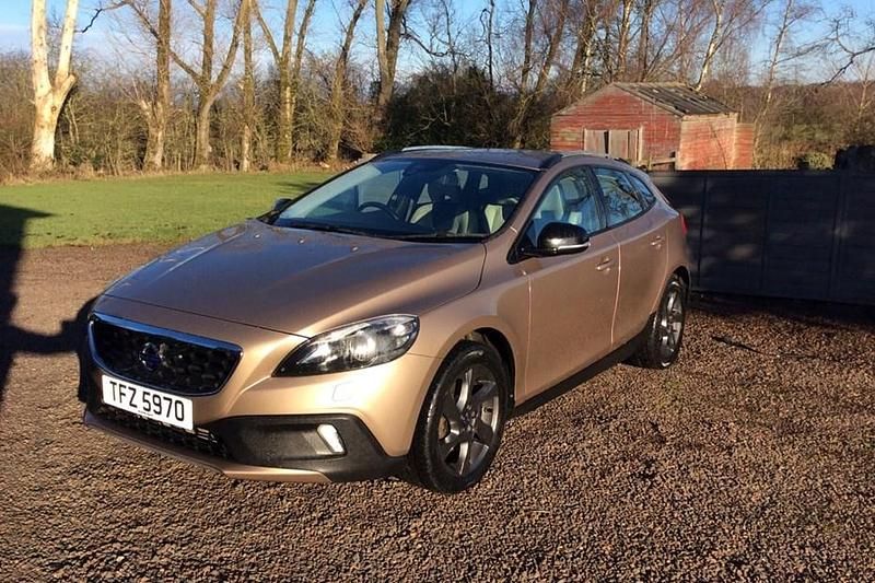 Red Used 2014 Volvo V40 SE Hatchback | £4,200 (Fair price) - Image 1/1
