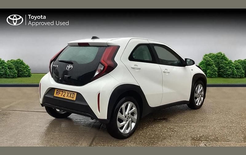 Used Toyota Aygo X PURE 72 HP (52 kW) 2023 Pure white SUV