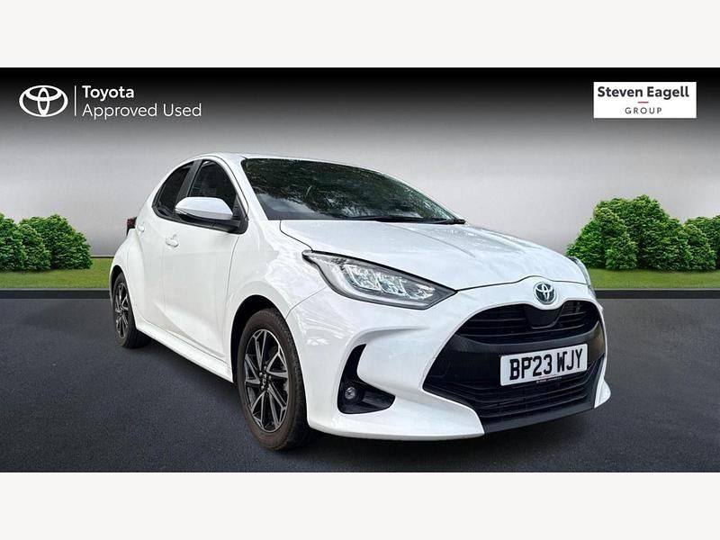 White Used 2023 Toyota Yaris Hybrid Design Hatchback | £18,590 (Fair price) - Image 1/3