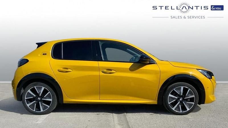 Used Peugeot e-208 Premium 98 kW (134 HP) 2021 Yellow Hatchback