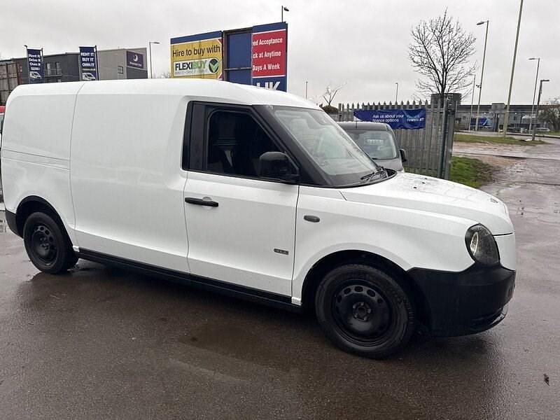 Used LEVC VN5 City 150 HP (110 kW) 2021 White MPV