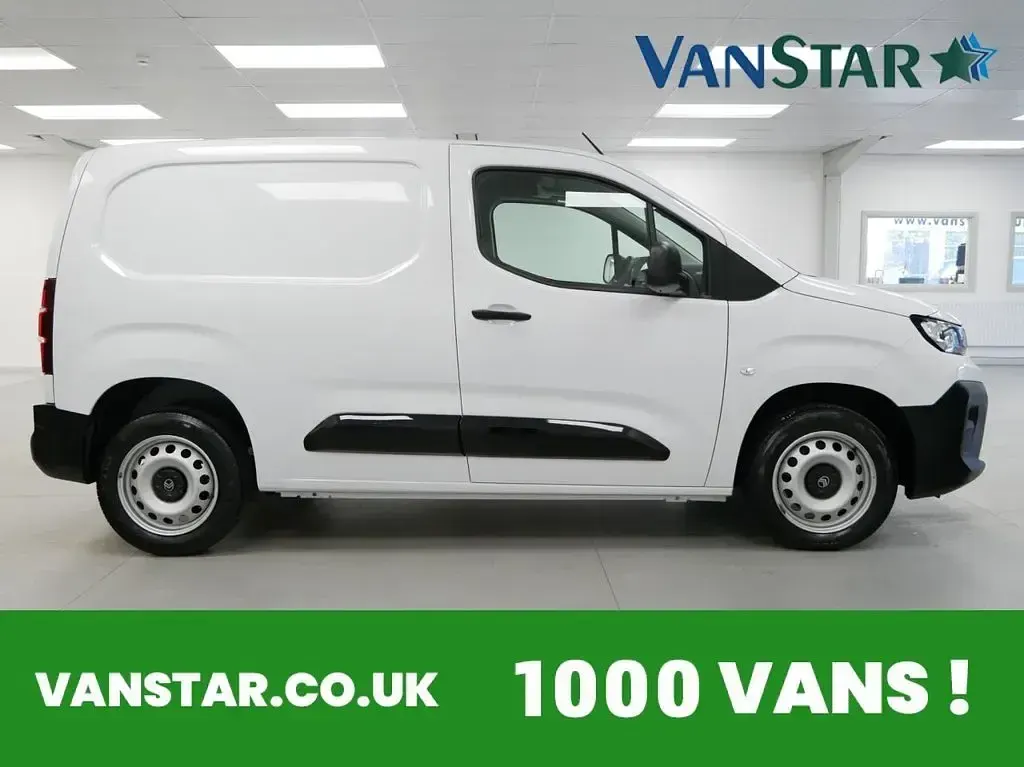 Used Citroën Berlingo 100 HP (73 kW) 2024 White MPV