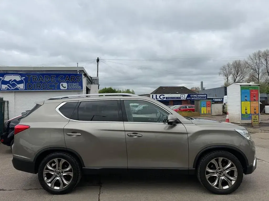 Used SsangYong Rexton 181 HP (133 kW) 2019 Beige SUV