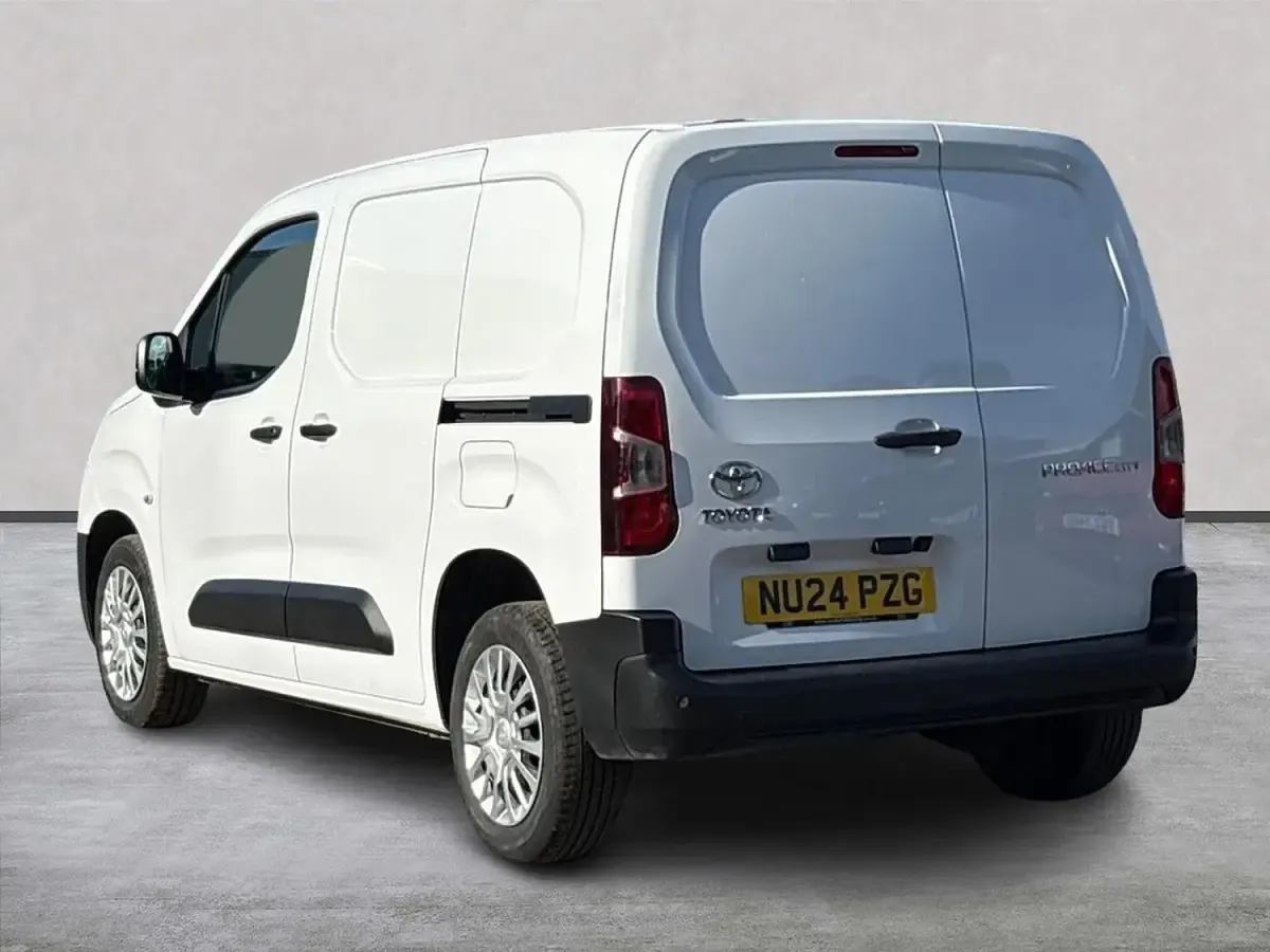 Used Toyota Proace 120 HP (88 kW) 2024 White MPV