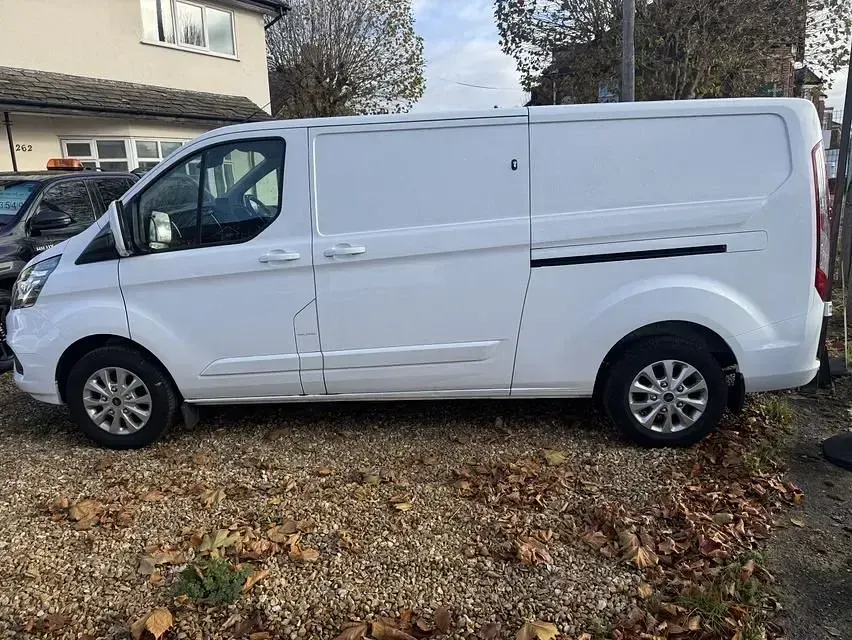 Used Ford Transit Custom Limited 130 HP (95 kW) 2021 White Van