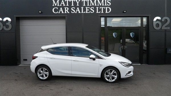 White Used 2018 Vauxhall Astra SRi Hatchback | £5,199 (Good price) - Image 1/1