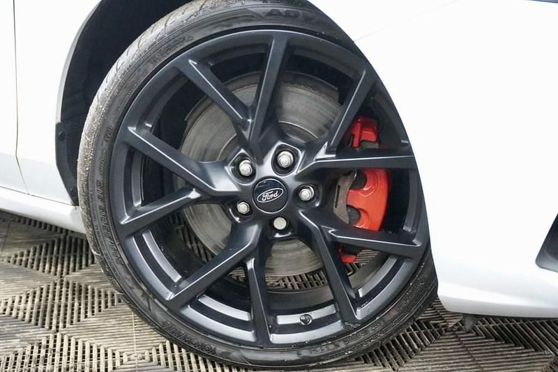 Used Ford Focus ST 280 HP (205 kW) 2019 White Hatchback