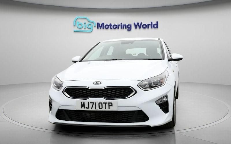 Gebraucht Kia Ceed 136 PS (100 kW) 2021 Weiß Kleinwagen