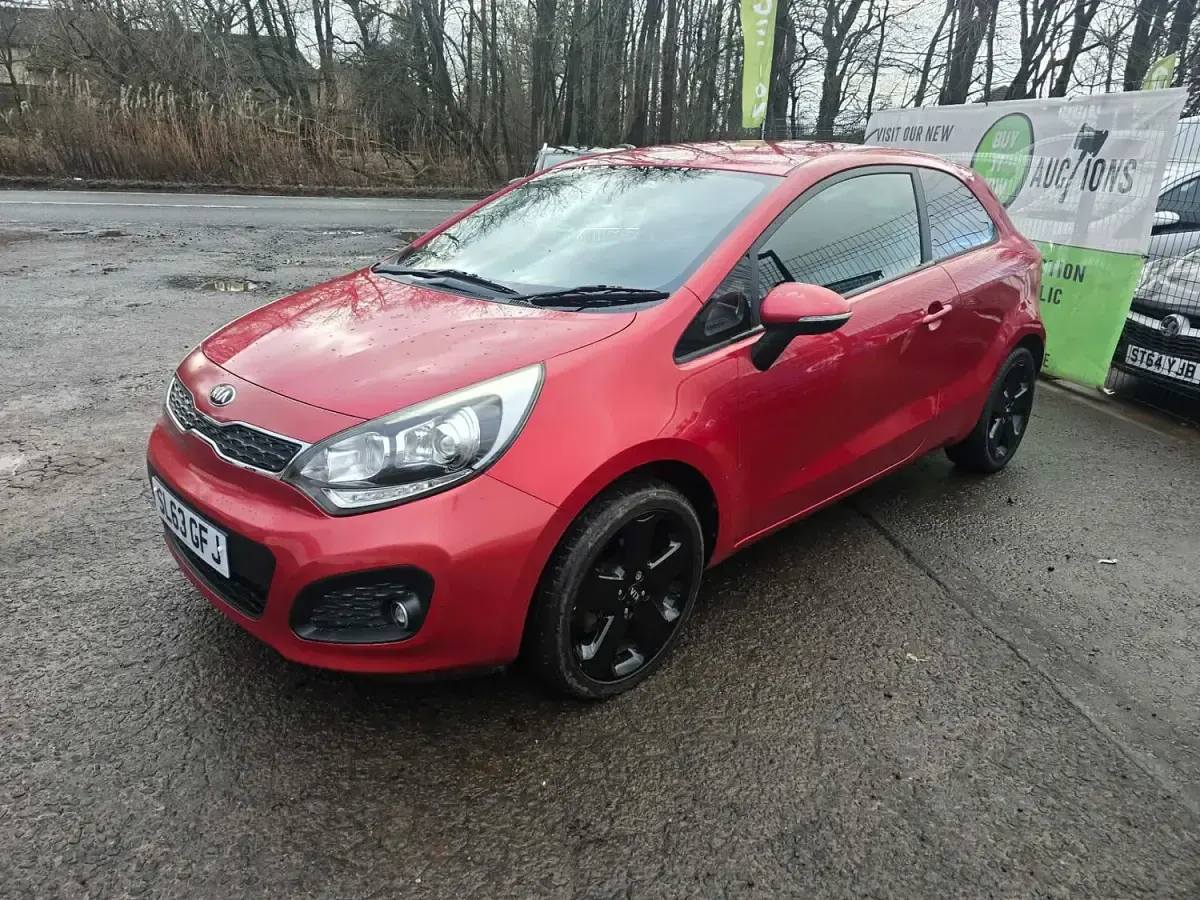 Used Kia Rio 109 HP (80 kW) 2013 Red Hatchback