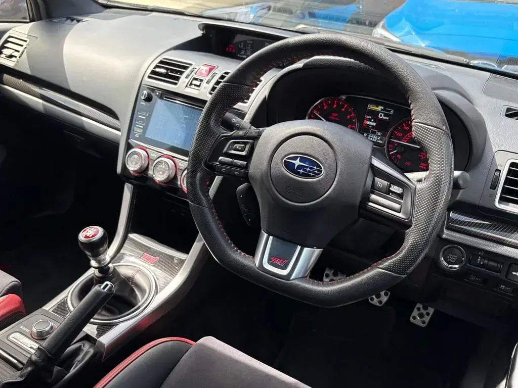 Begagnad Subaru WRX STI 300 HK (220 kW) 2015 Grå Sedan