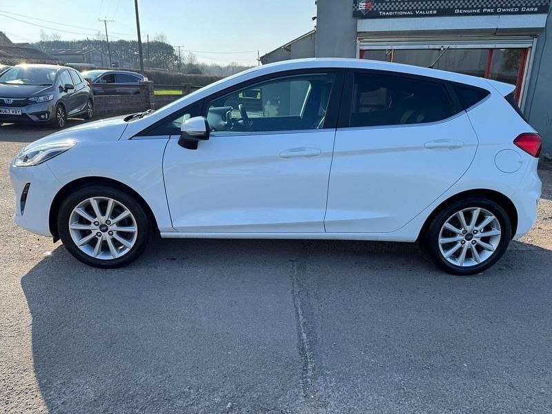 Used Ford Fiesta Titanium 100 HP (73 kW) 2018 White Hatchback