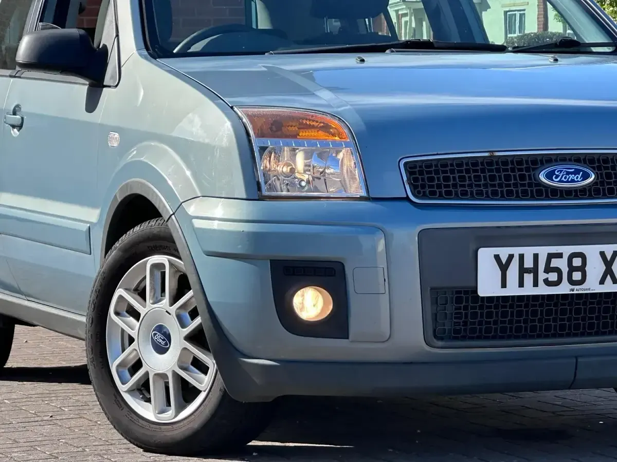 Used Ford Fusion Zetec 101 HP (74 kW) 2008 Silver Hatchback