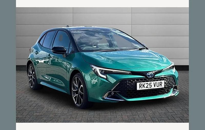 Green Used 2025 Toyota Corolla Hatchback | £27,901 (A bit pricey) - Image 1/3