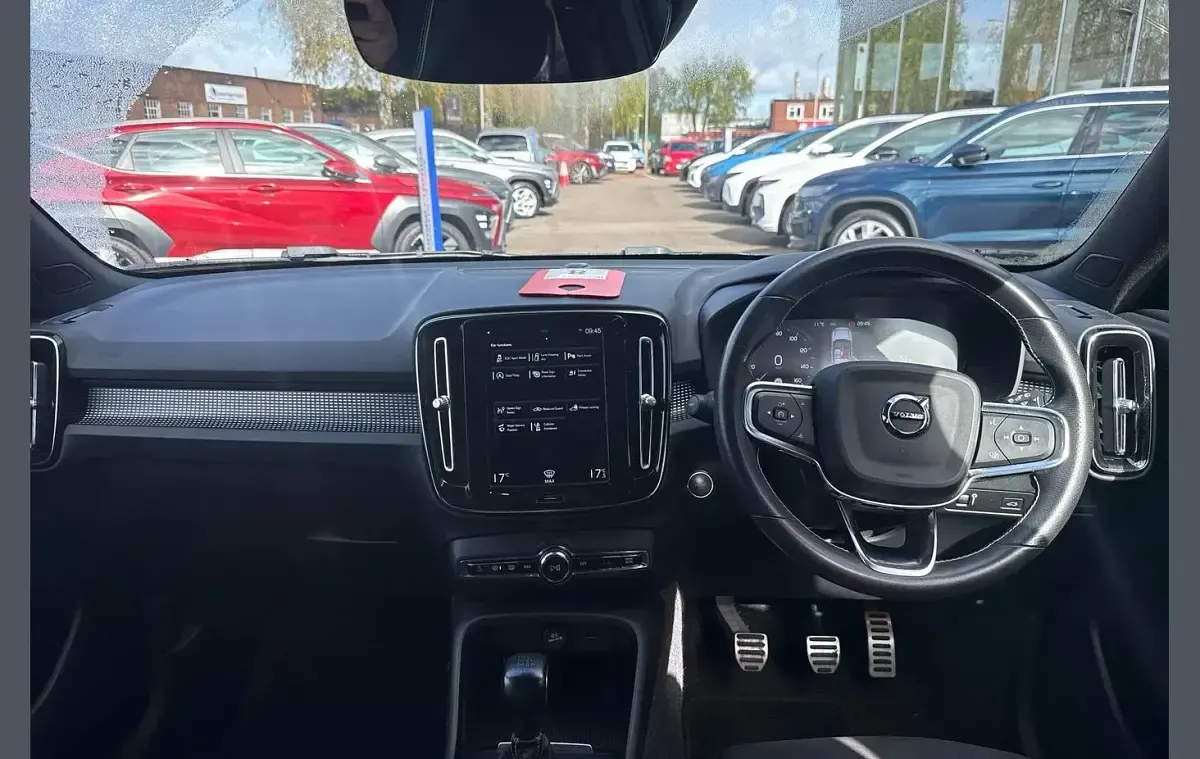 Used Volvo XC40 R-Design 161 HP (118 kW) 2021 Black SUV