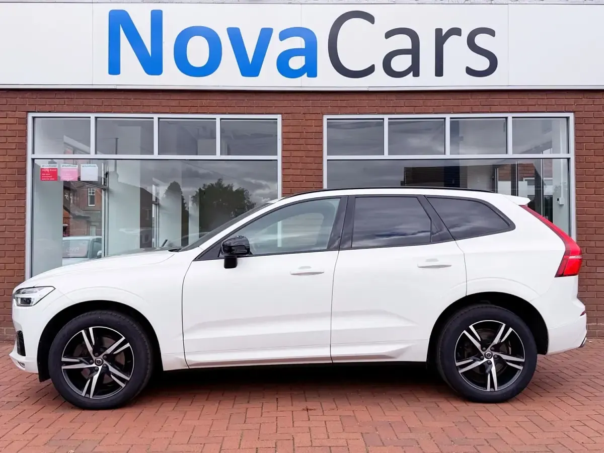 Used Volvo XC60 R-Design 246 HP (180 kW) 2019 White SUV
