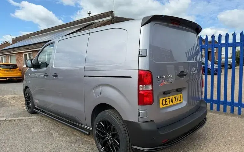 Second-hand Vauxhall Vivaro 120 CP (88 kW) 2026 Monovolum