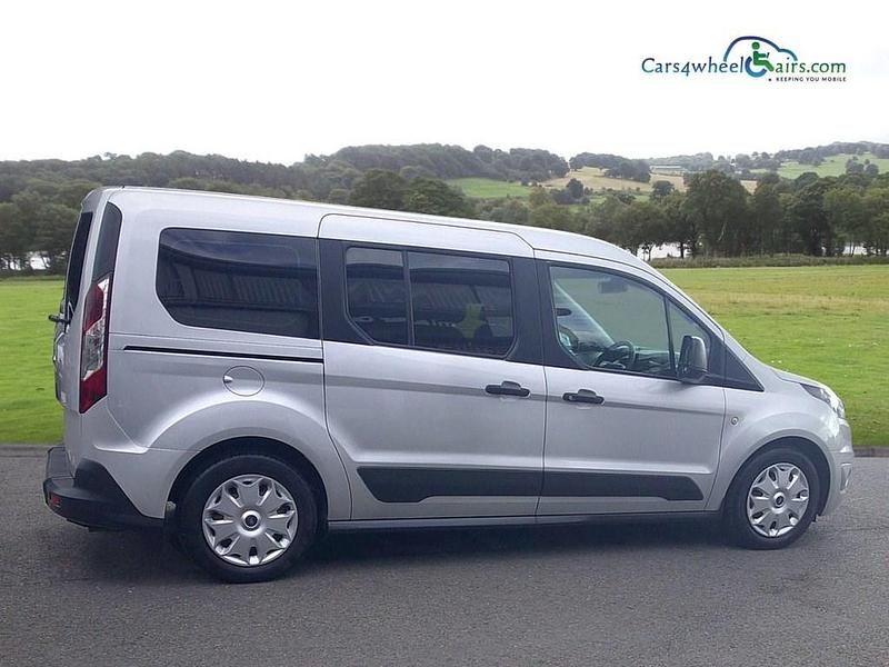 Used Ford Grand Tourneo Connect Zetec 100 HP (73 kW) 2018 Silver MPV