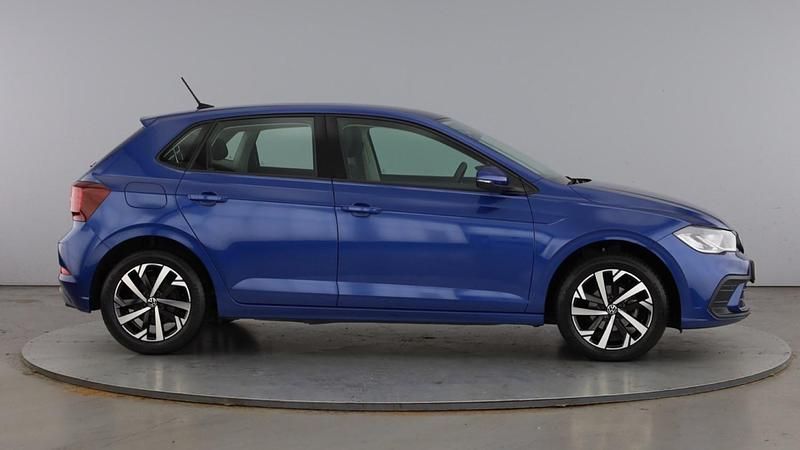 Used VW Polo Life 95 HP (69 kW) 2023 Blue Hatchback