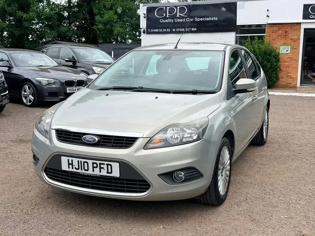 Used Ford Focus Titanium 99 HP (72 kW) 2010 Silver Hatchback