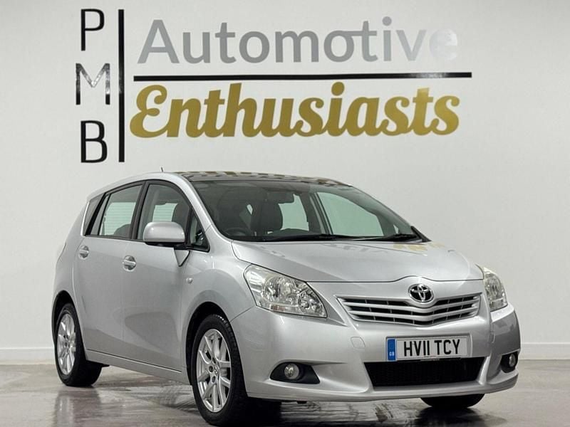 Used Toyota Verso 2011 Silver MPV