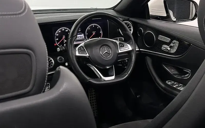 Used Mercedes E220 AMG Line Premium 194 HP (142 kW) 2018 White Cabriolet