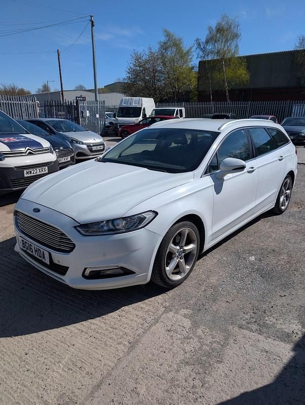 Used Ford Mondeo Titanium 180 HP (132 kW) 2016 White Estate