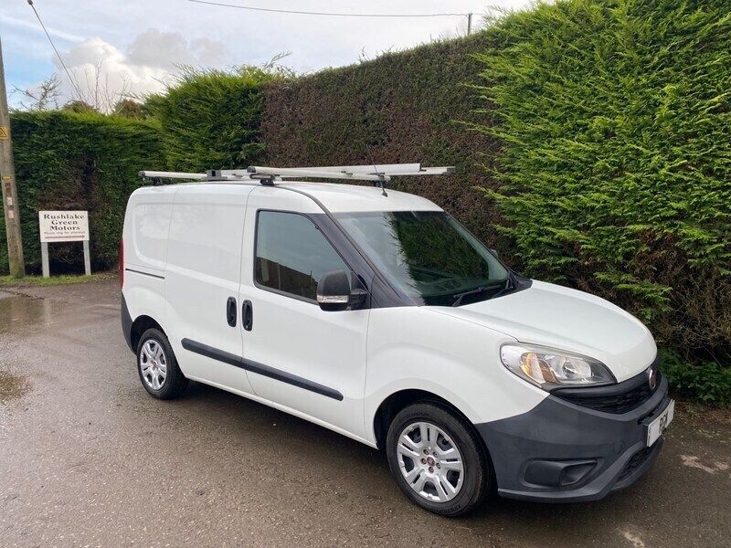 White Used 2015 Fiat Doblò MPV | £5,995 (Fair price) - Image 1/4