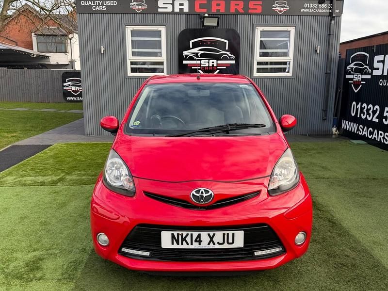 Used Toyota Aygo 68 HP (50 kW) 2014 Red Hatchback