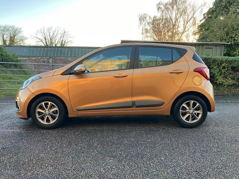 Used Hyundai i10 Premium 87 HP (63 kW) 2014 Orange Hatchback