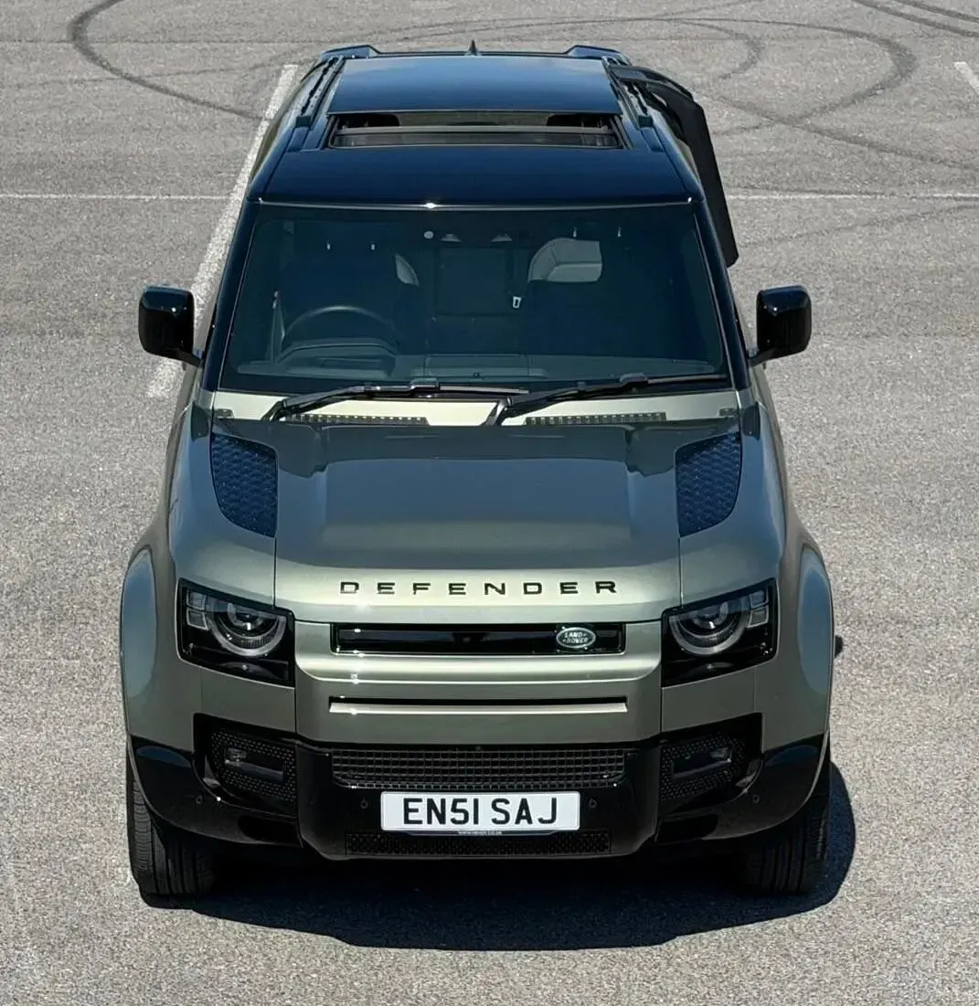 Używany Land Rover Defender HSE Dynamic 2023 Zielony SUV