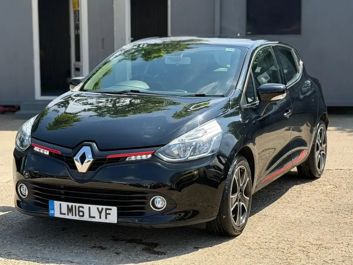Begagnad Renault Clio IV Dynamique 2016 Svart Halvkombi