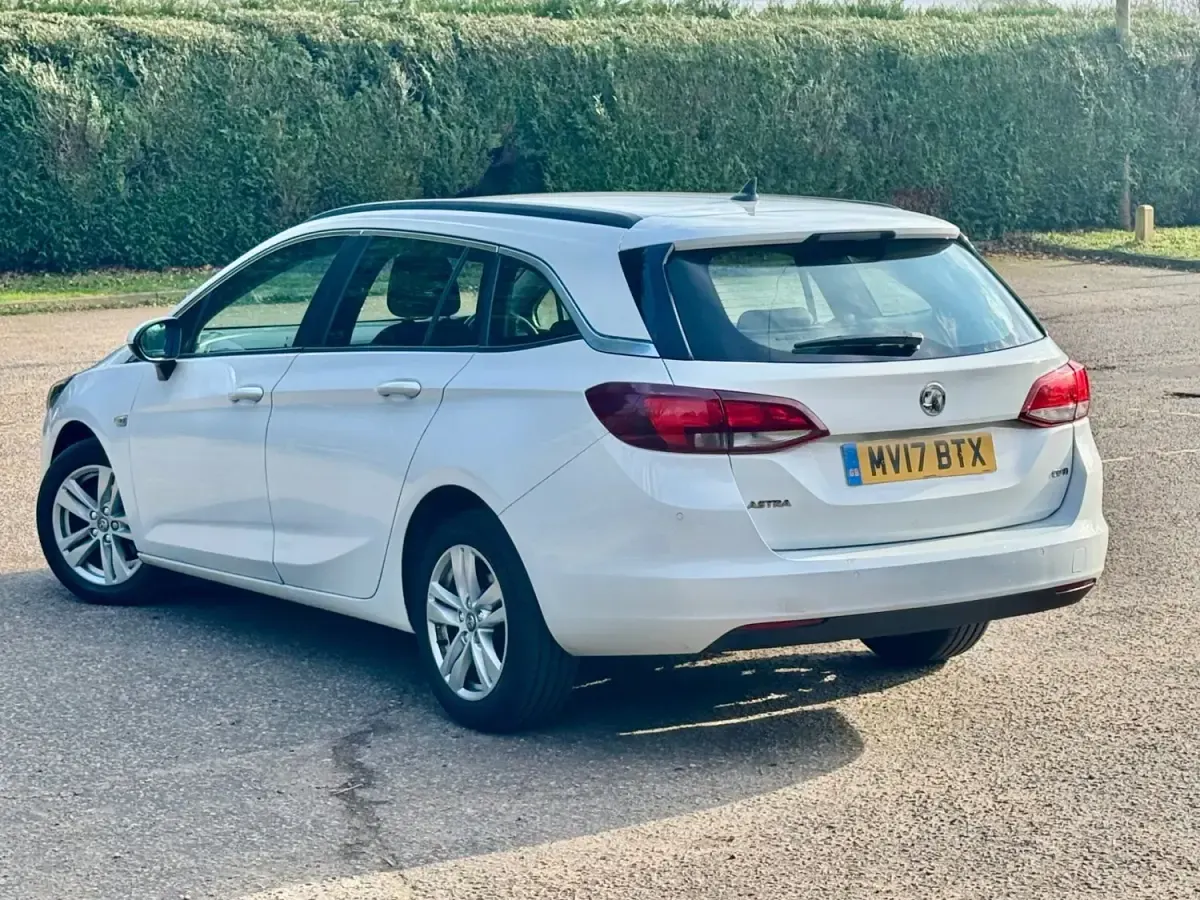 Begagnad Vauxhall Astra 2017 Vit Kombi